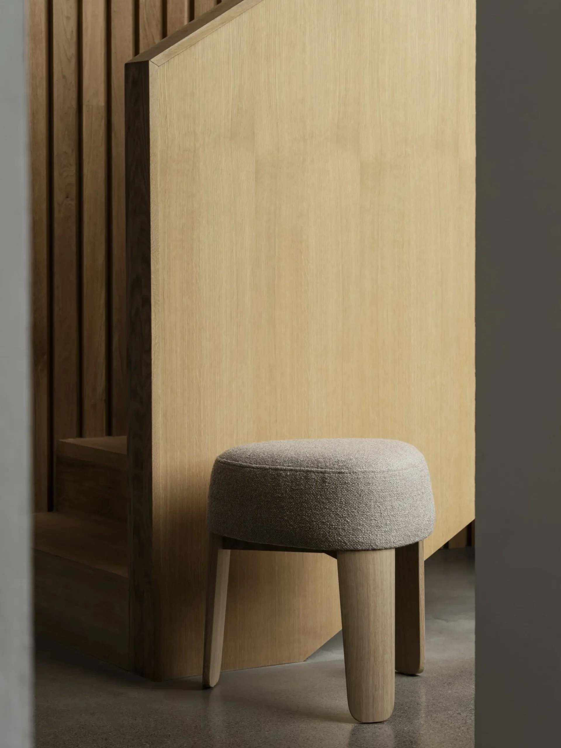 Hocker -KUON- Stoff Socia, Farbe Desert, oak nature