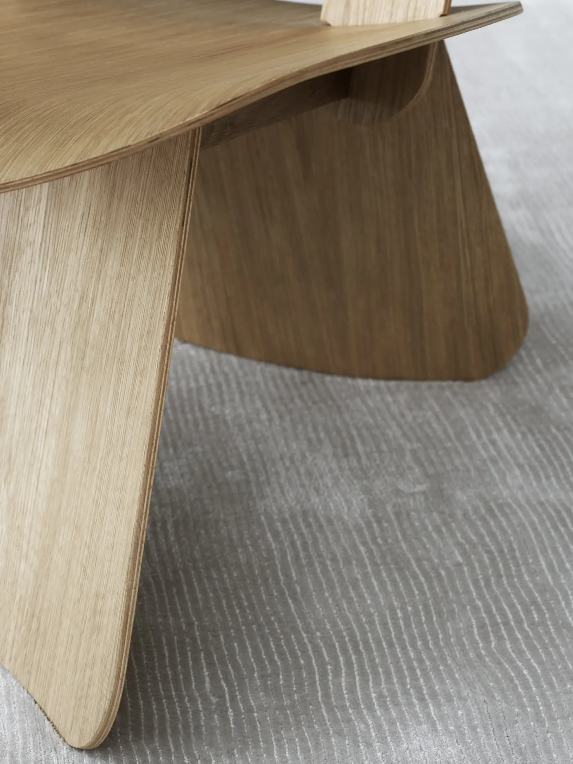 Stuhl -NAGOMI- Farbton neutales Holz Höhe 74cm
