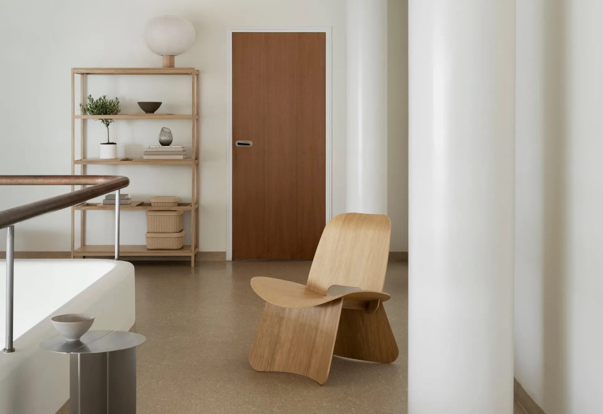 Stuhl -NAGOMI- Farbton neutales Holz Höhe 74cm