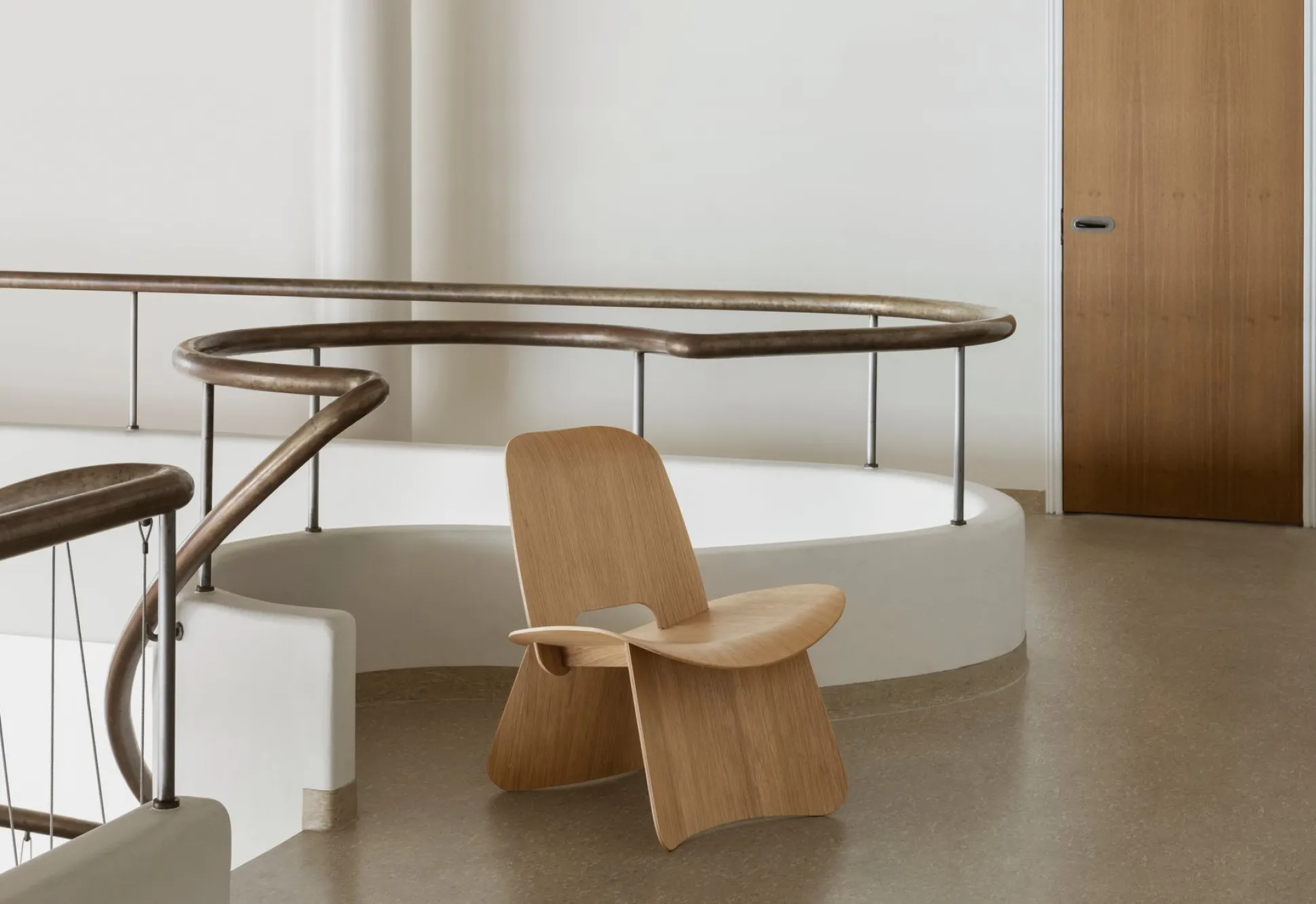 Stuhl -NAGOMI- Farbton neutales Holz Höhe 74cm